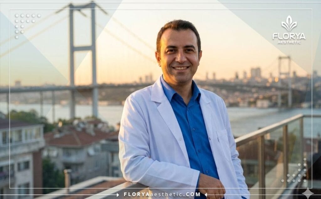 طبيب تجميل مبتسم في اسطنبول يرحب بمرضى نحت الجسم